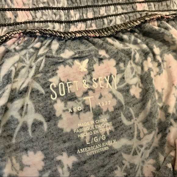 Ditsy Floral Top ✨NWOT✨ - Picture 5 of 7